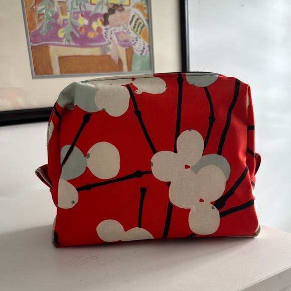 Marimekko Lumimarja Snowberry Red Orange Cosmetic Travel Bag - Picture 8 of 8